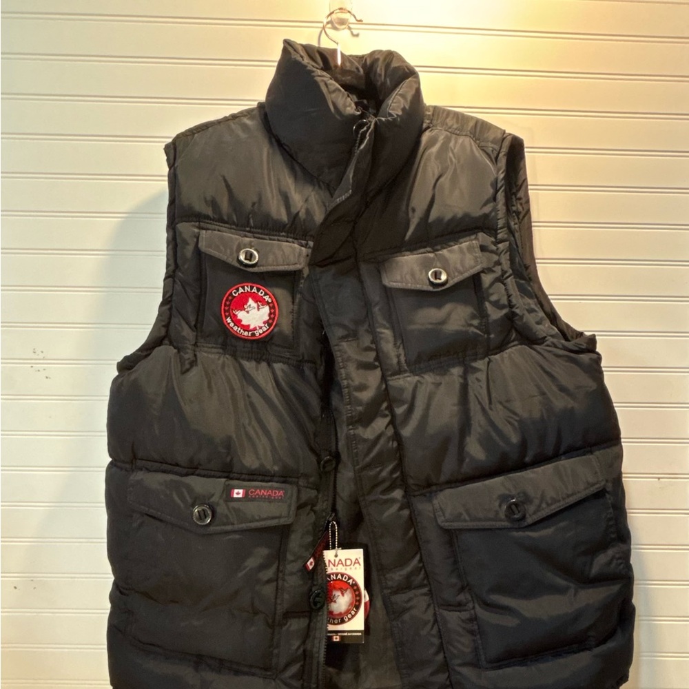 NEW WITH TAGS! Canada Weather Gear Men's 4-Pocket Puffer Vest